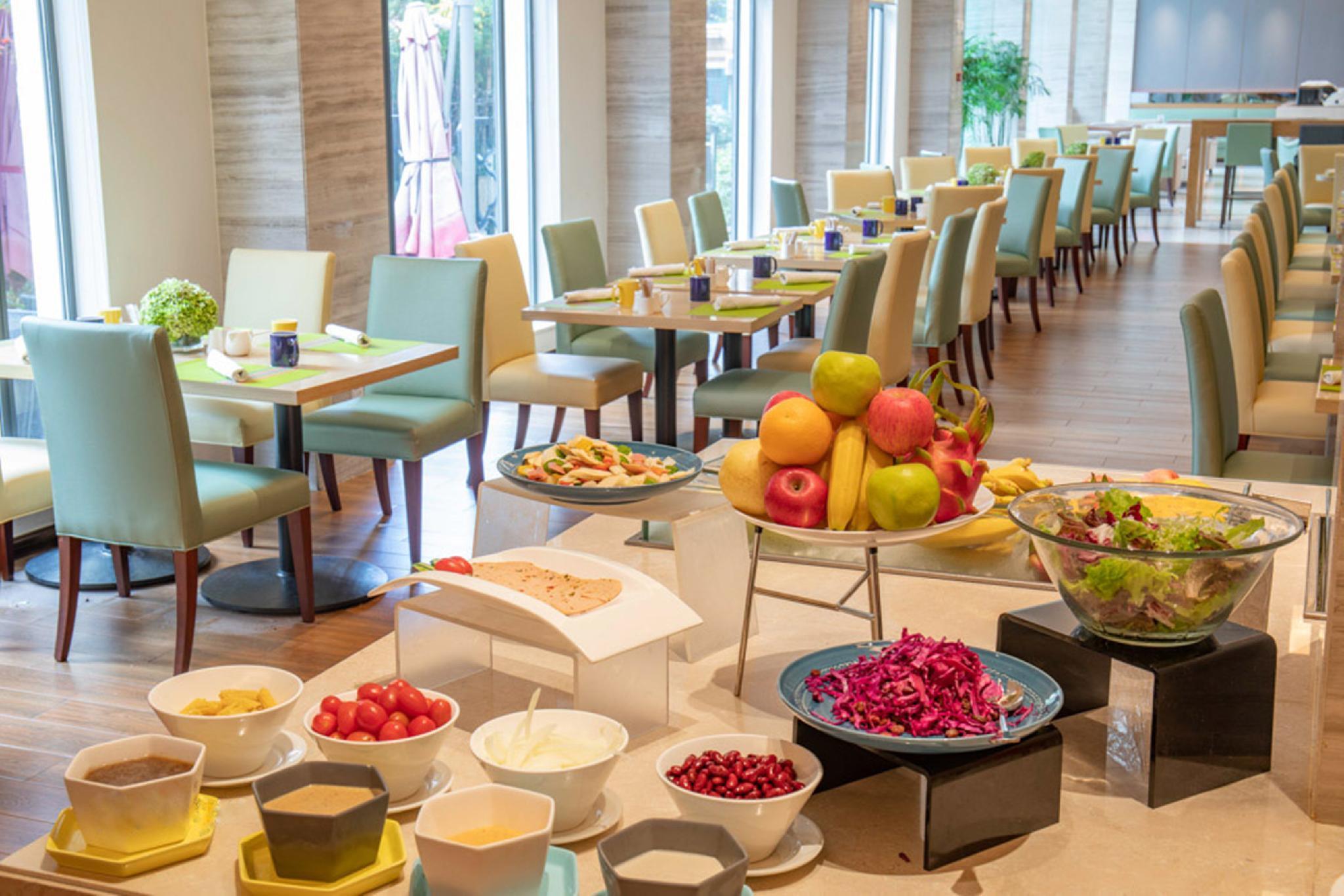 Holiday Inn Shanghai Hongqiao Central By Ihg Exterior photo