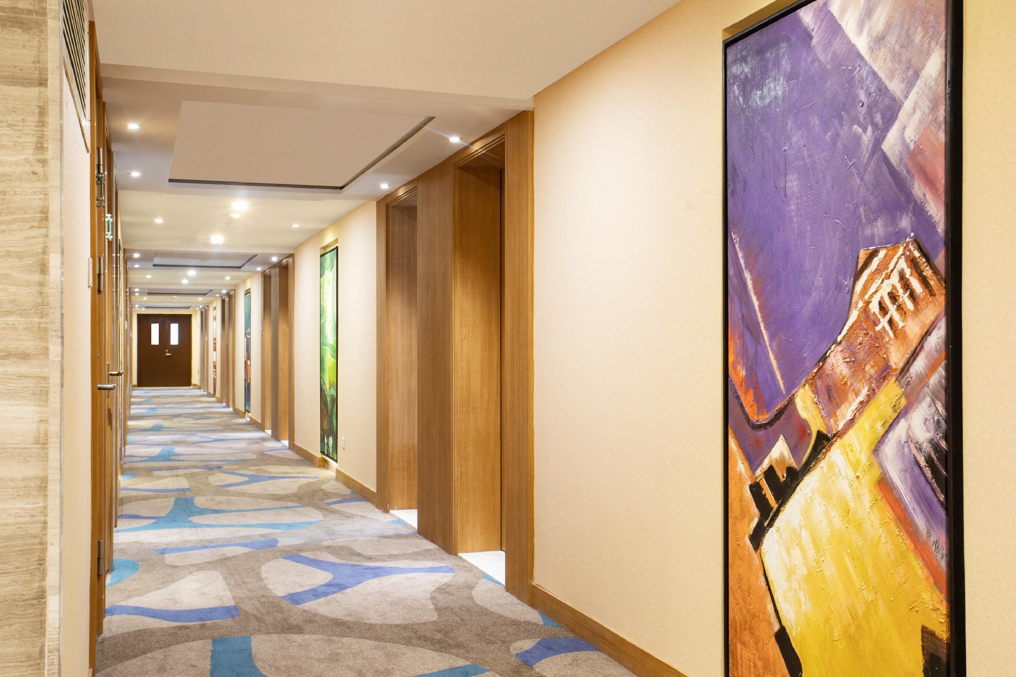 Holiday Inn Shanghai Hongqiao Central By Ihg Exterior photo