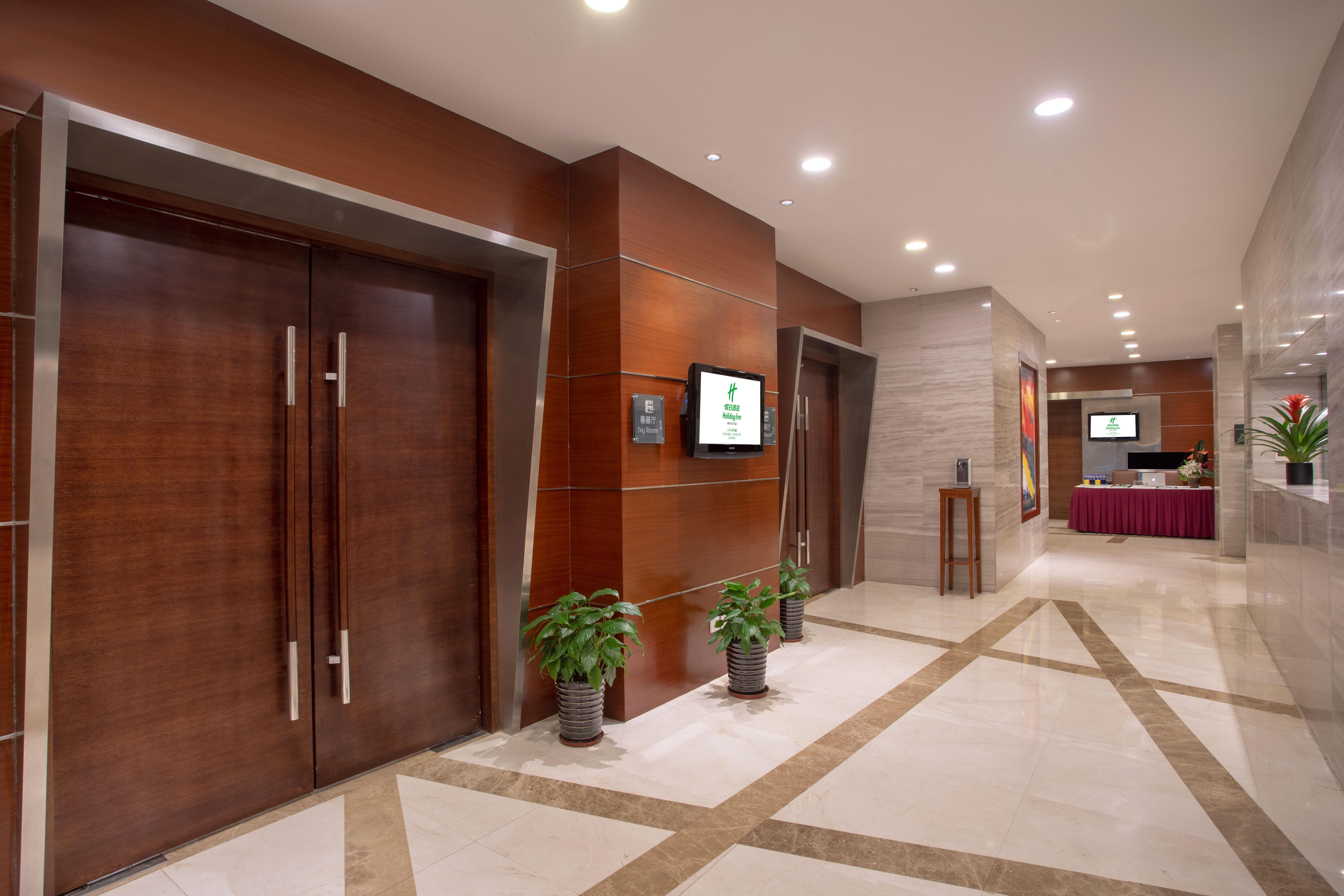 Holiday Inn Shanghai Hongqiao Central By Ihg Exterior photo