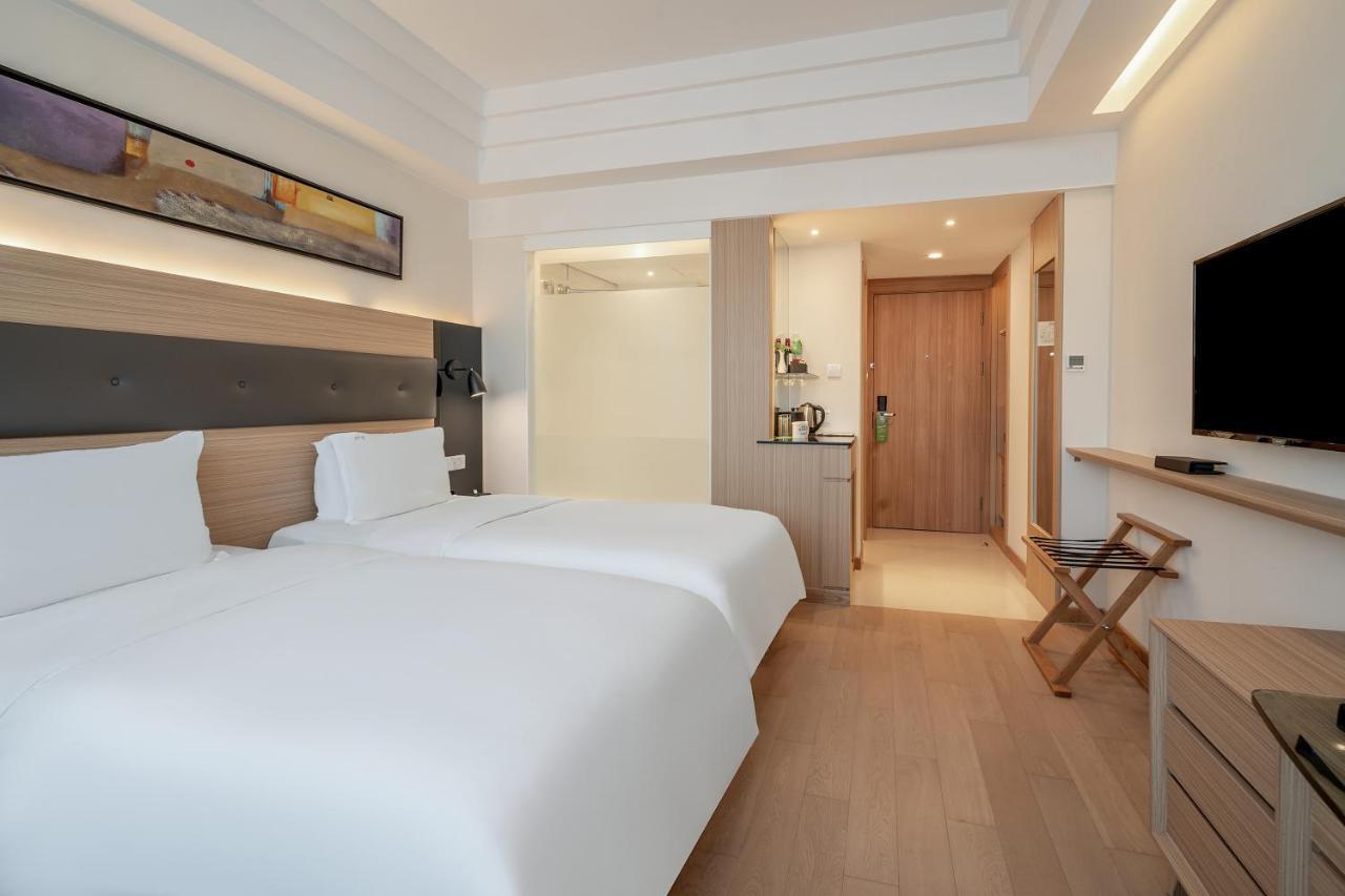 Holiday Inn Shanghai Hongqiao Central By Ihg Exterior photo