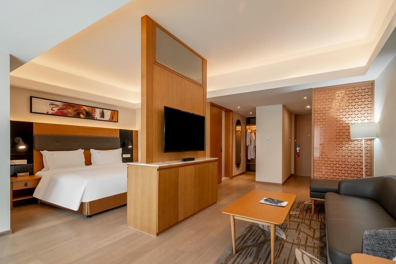 Holiday Inn Shanghai Hongqiao Central By Ihg Exterior photo
