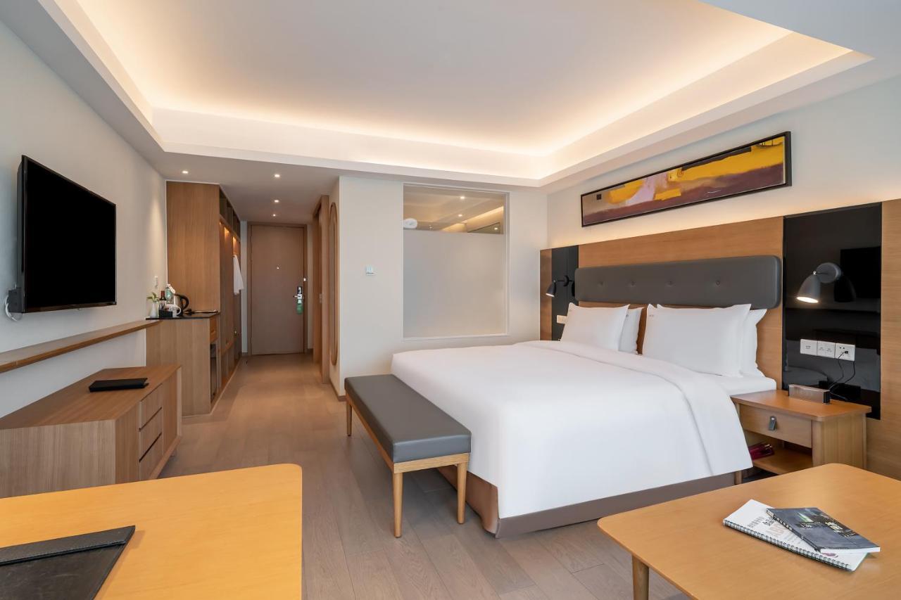 Holiday Inn Shanghai Hongqiao Central By Ihg Exterior photo