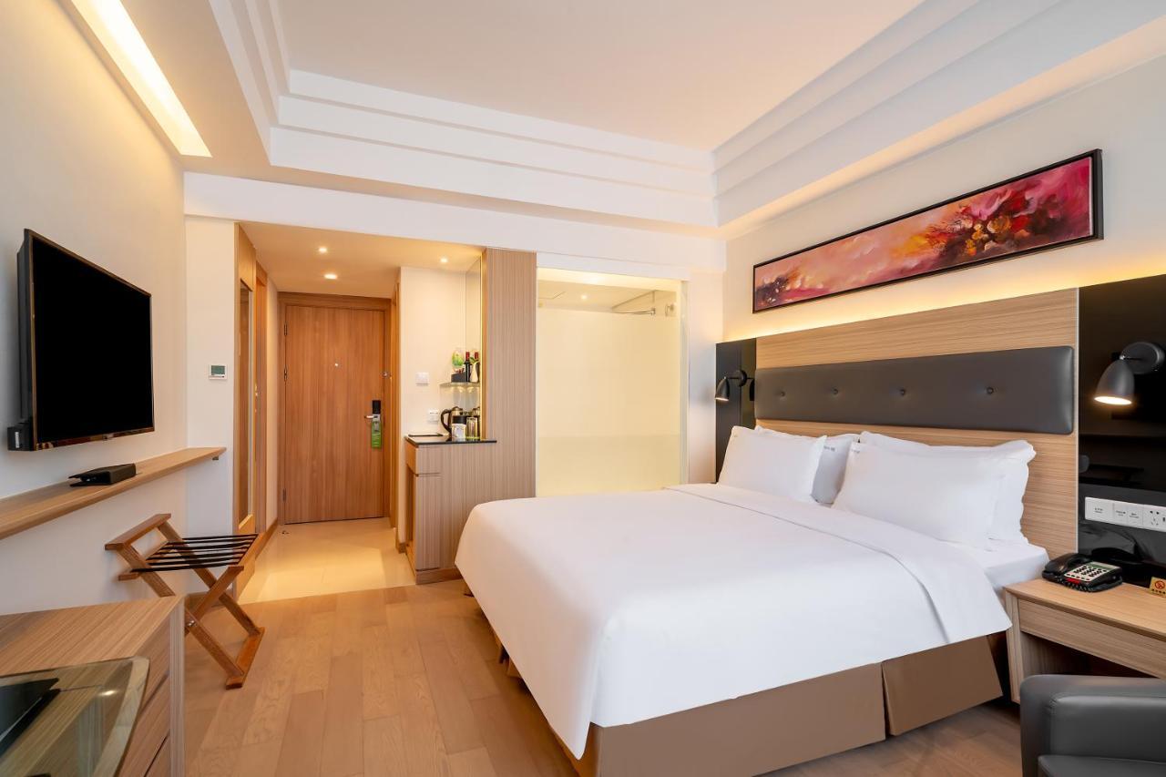Holiday Inn Shanghai Hongqiao Central By Ihg Exterior photo