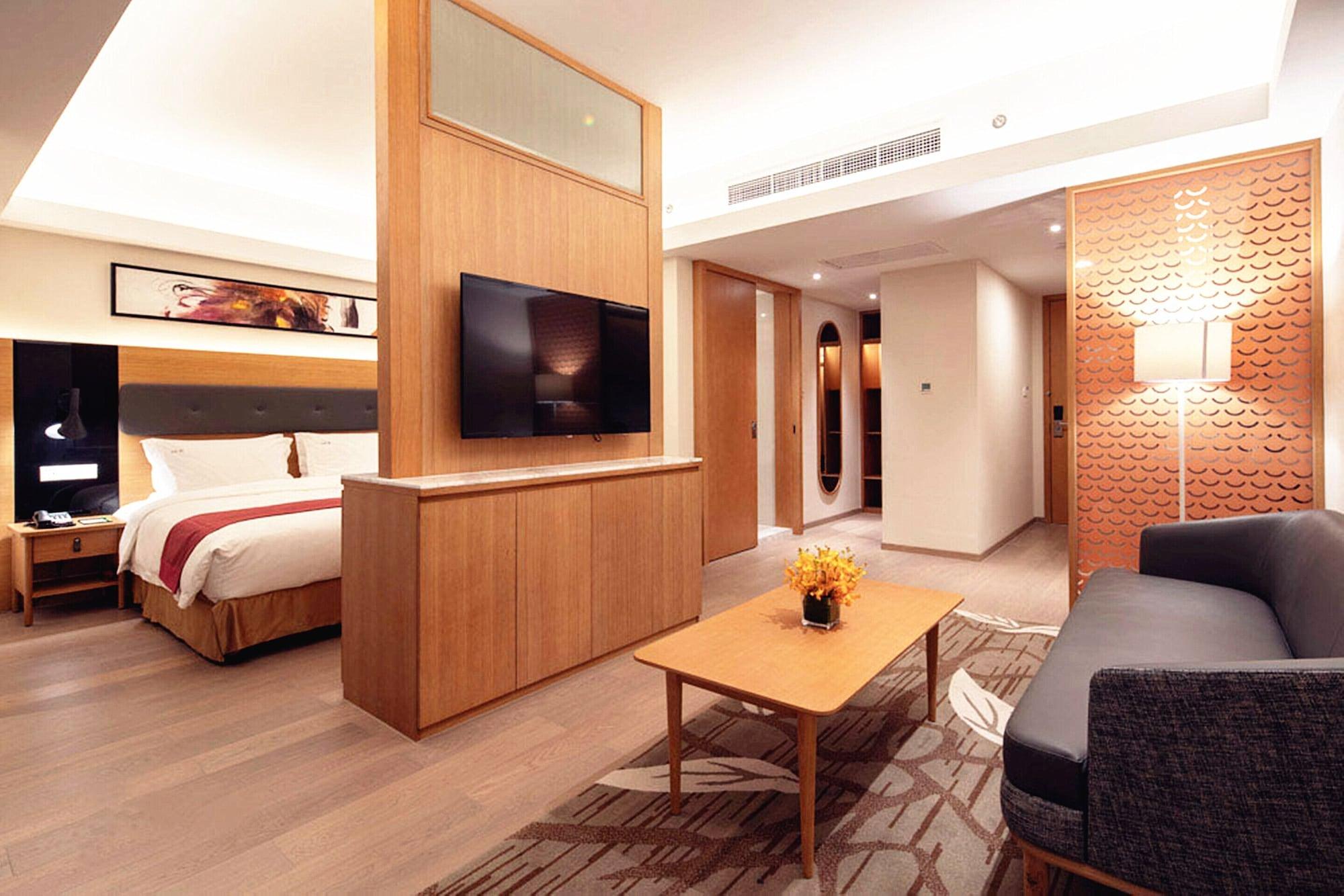 Holiday Inn Shanghai Hongqiao Central By Ihg Exterior photo