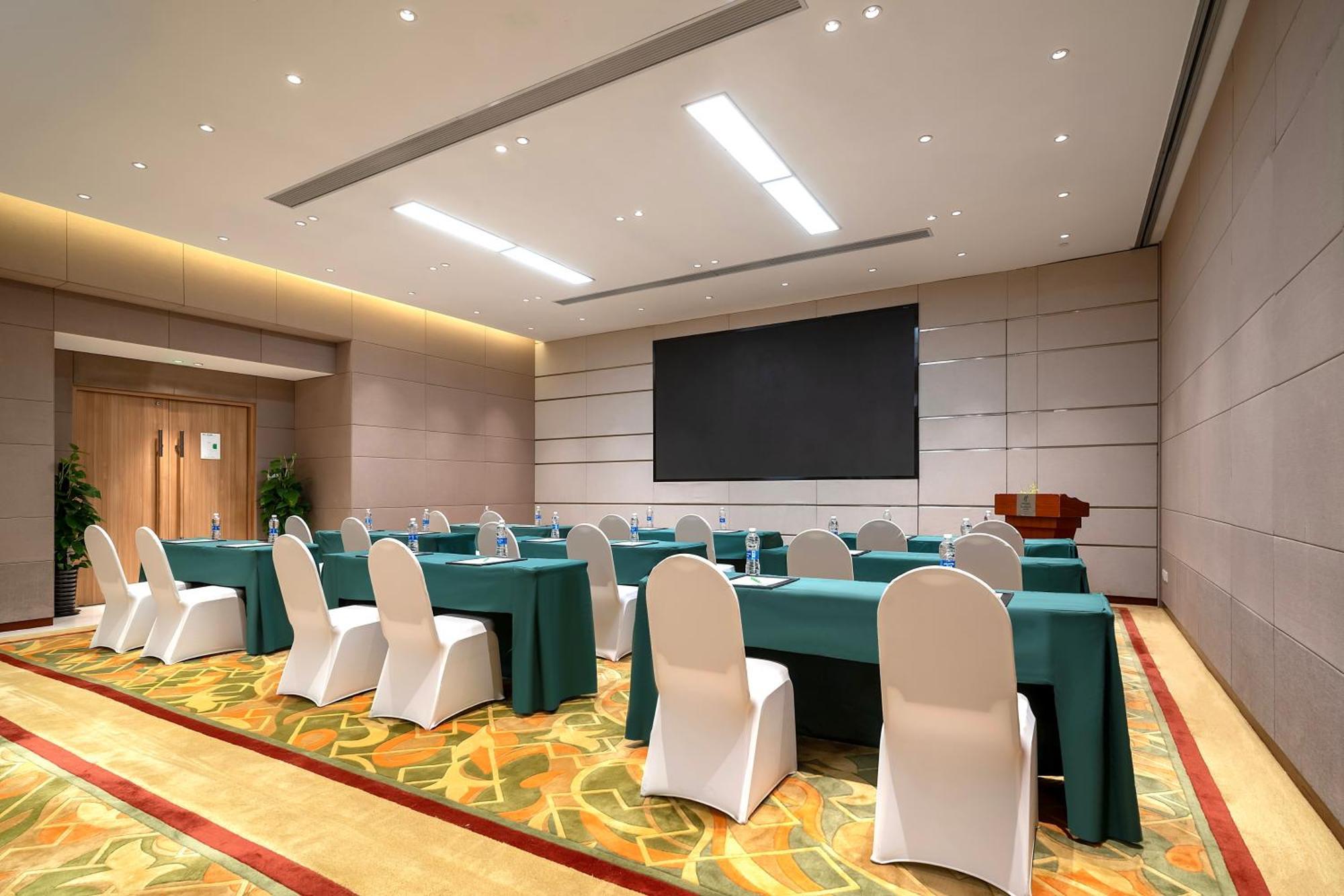 Holiday Inn Shanghai Hongqiao Central By Ihg Exterior photo