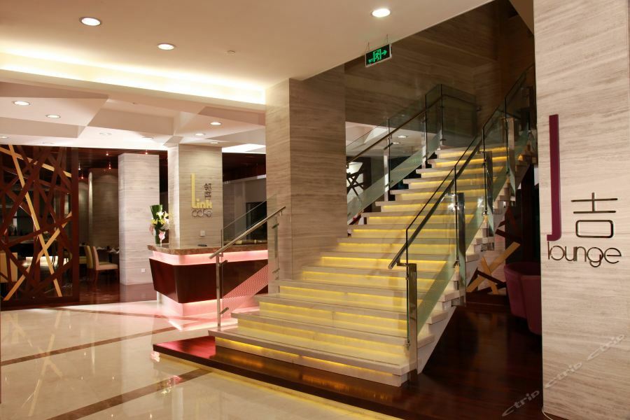 Holiday Inn Shanghai Hongqiao Central By Ihg Exterior photo
